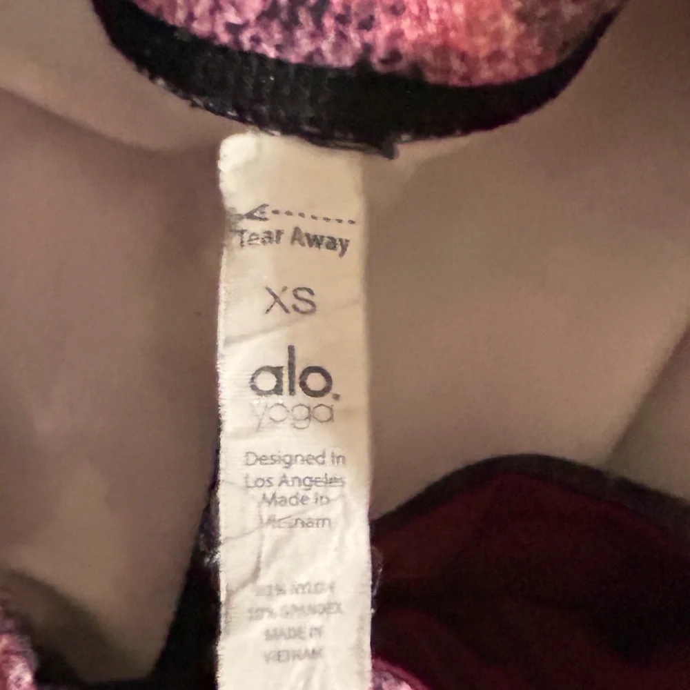 Alo Yoga Leggings In Ruby Red Smoke Size XS